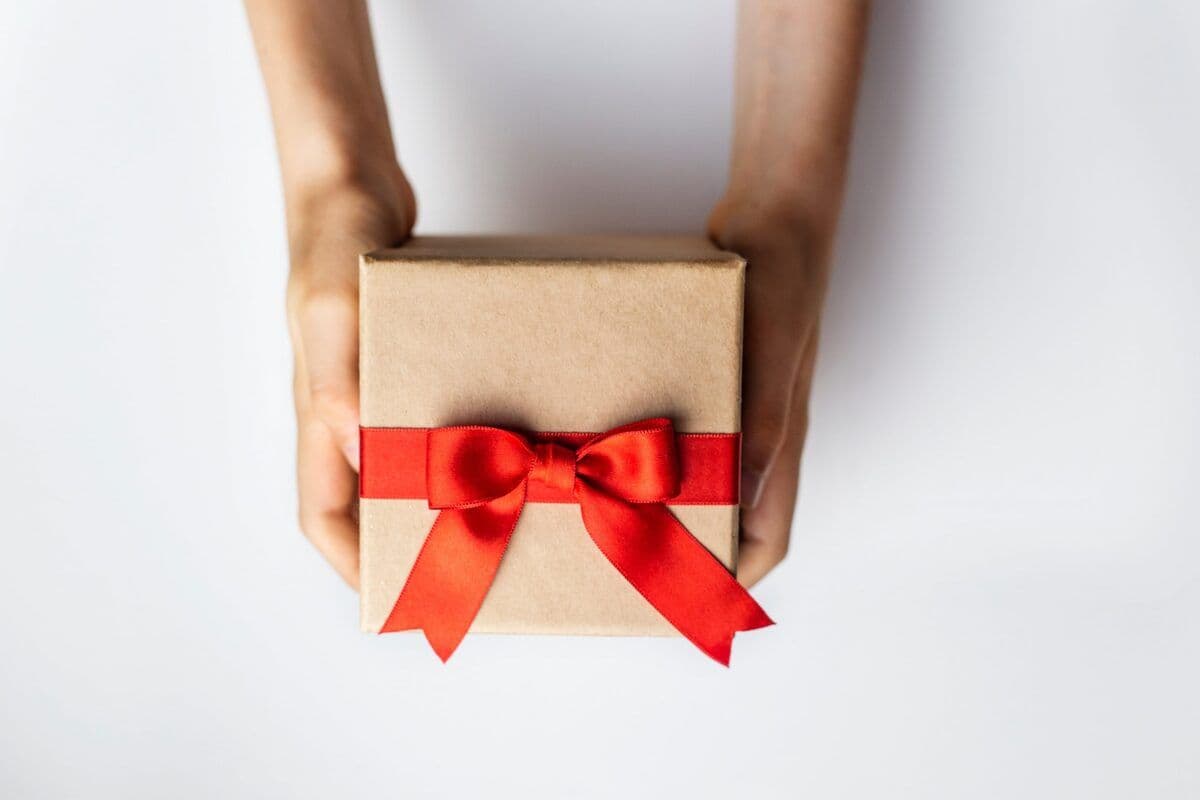 How much tax on a $100,000 gift? 2026 rules, filing steps
