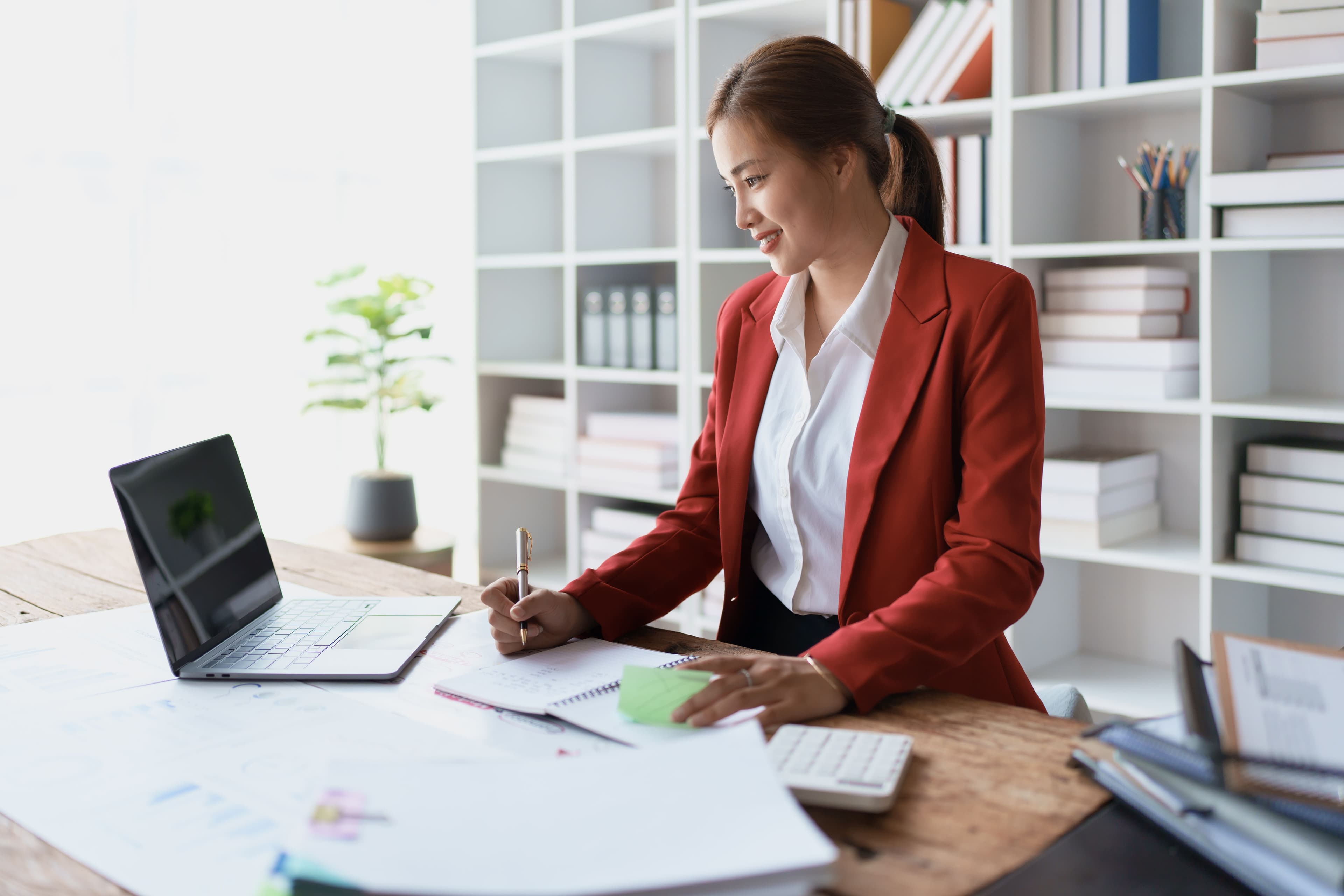Bookkeeper vs: CPA: Our Washington bookkeeping team explains the differences between bookkeepers and CPAs, the cost, and when you should hire them.